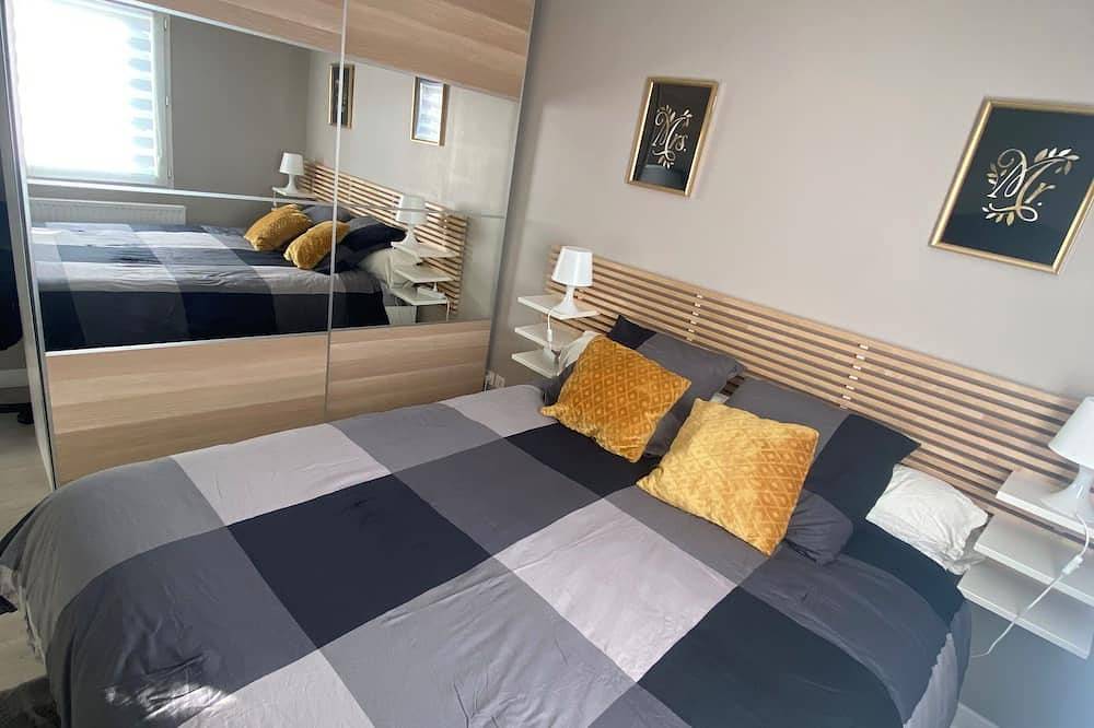 Superb spacious bedroom in Saint-Rémy-en-Rollat, Vichy region