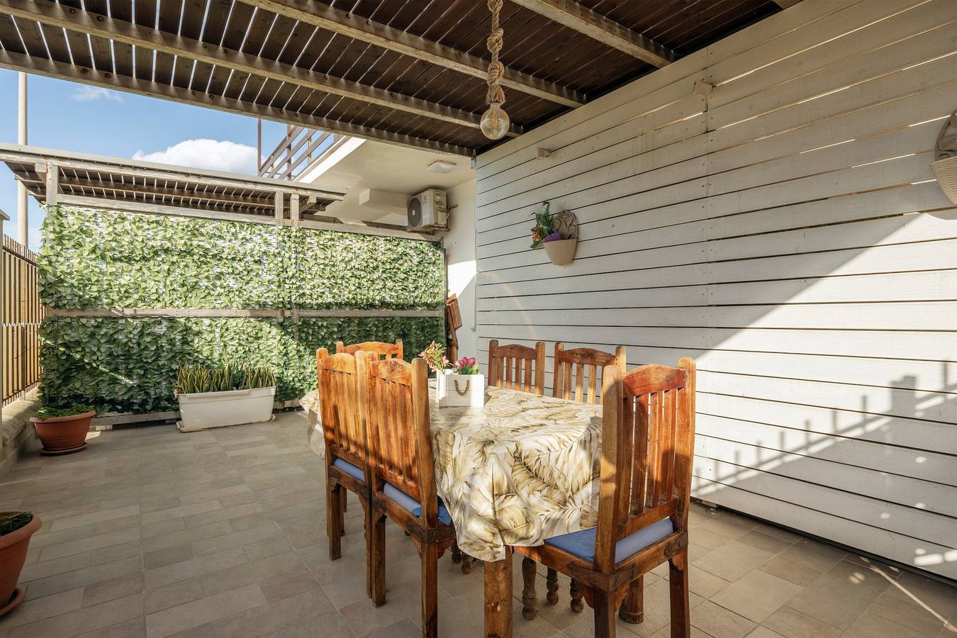 Apartamento entero, Apartamento 'Lido Azzurro Sea Terra' con vistas a la montaña, Wi-Fi y aire acondicionado in Villagrazia di Carini, Carini