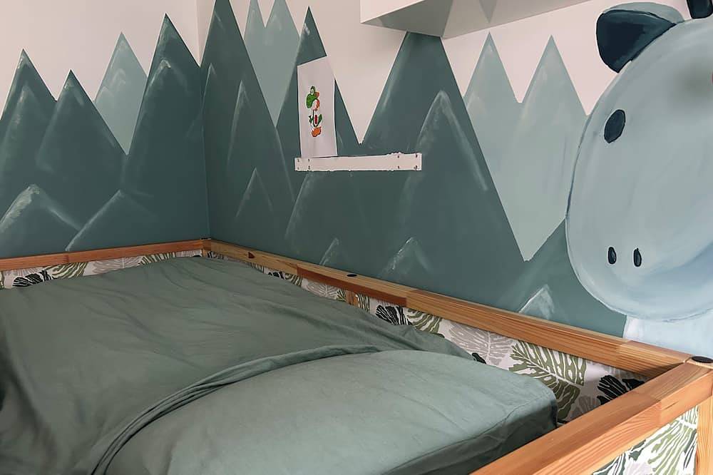 Luxurious 5-storey 3-bedroom townhome at the water in the heart of Amsterdam in Amsterdam West, Holländische Küste
