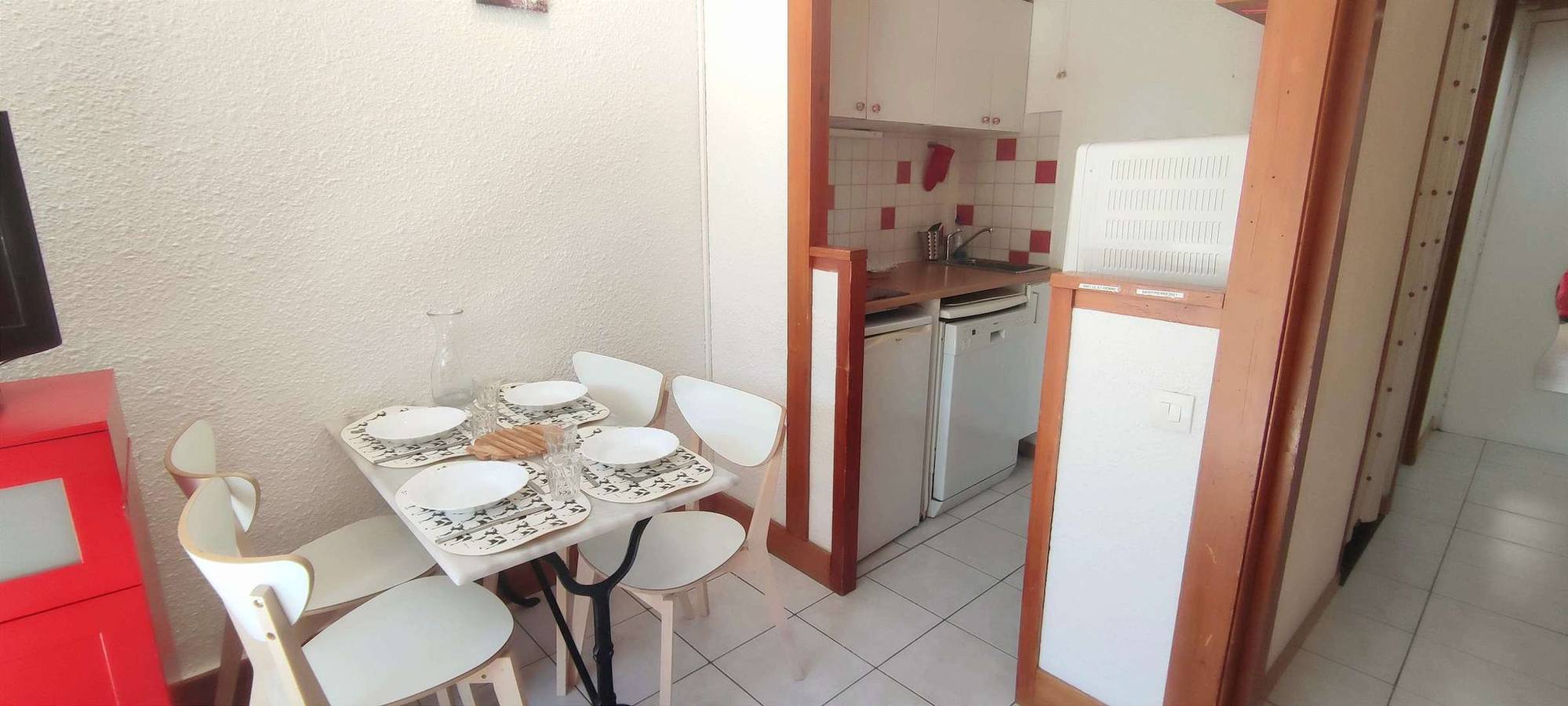 Geheel vakantieappartement, Very bright south facing studio next to the cable car in Isola 2000, Isola