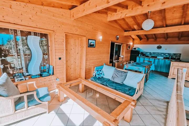Gîte pour 10 personnes, avec jardin à Pugny-Chatenod - 2