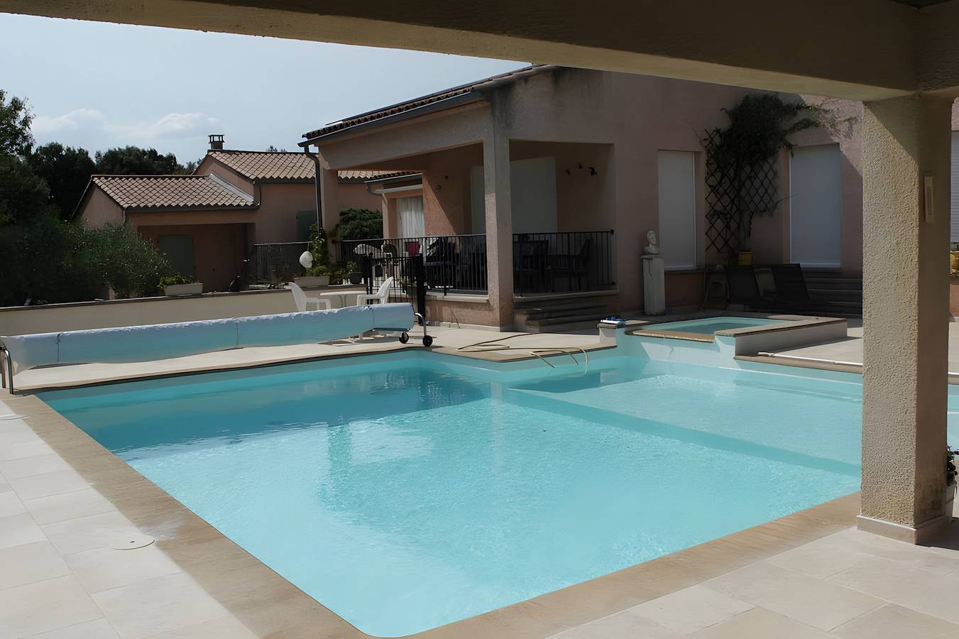 Entire apartment, Apartment 'Villabrix Proche Uzès' with Wi-Fi in Vallabrix, Nimes region
