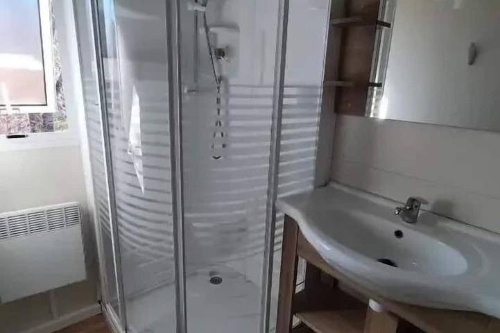 Gîte pour 6 personnes, avec terrasse à La Bréole - 4