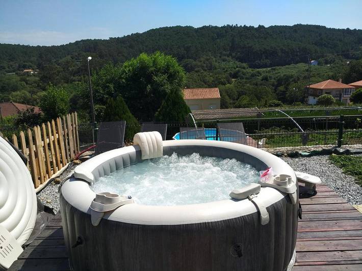 Apartamento para 12 personas, con piscina además de jacuzzi y jardín en Comarca de Noia