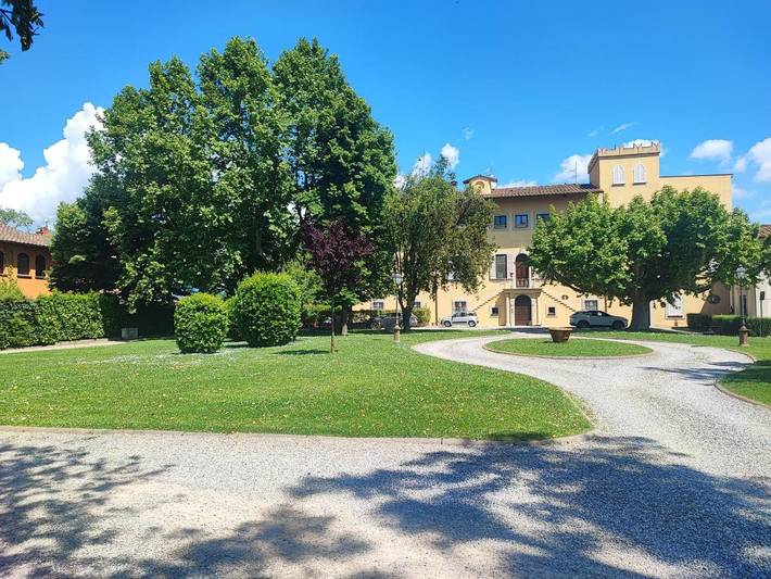 Ferienwohnung für 6 Personen, mit Pool und Garten sowie Ausblick in Pontedera