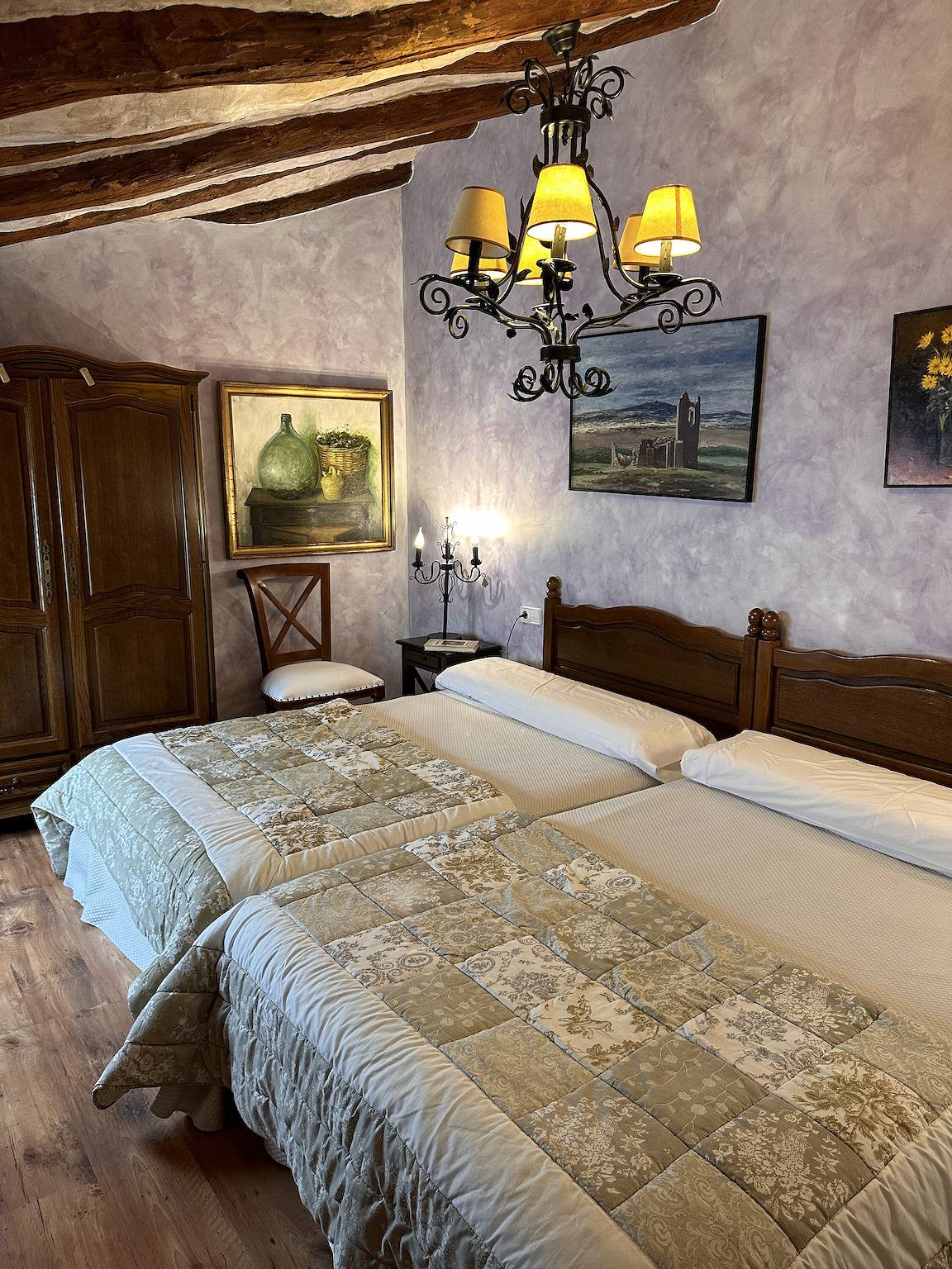 Habitación 'Suite Las Golondrinas' con vistas a la montaña, Wi-Fi y aire acondicionado. in Lerín, Provincia de Navarra