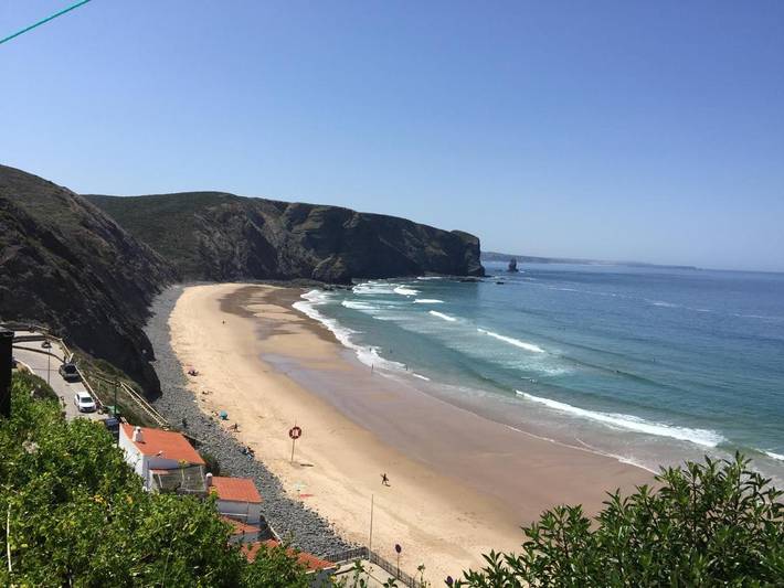 Ferienhaus für 4 Personen, mit Ausblick und Terrasse in Arrifana