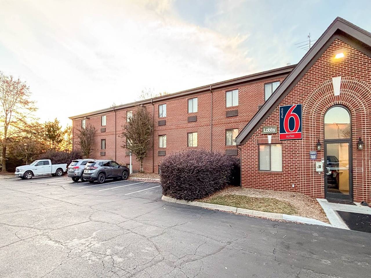Entire apartment, 1 Queen Bed | Non-Smoking, Micfridge in Greenville, Greenville County