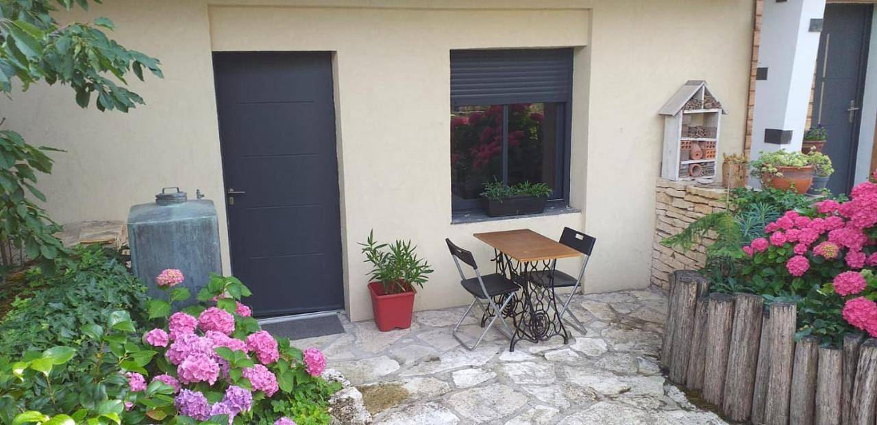 Appartement entier, One-Bedroom Apartment in Chécy, Vallée de la Loire