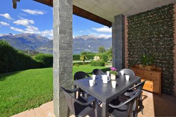 Ferienhaus für 6 Personen, mit Pool und Terrasse sowie Seeblick, kinderfreundlich am Comer See