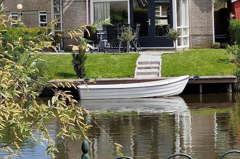 Luxus Ferienhaus mit Ruderboot und Elektromotor, kostenlos für unsere Gäste. in Medemblik, Ijsselmeer