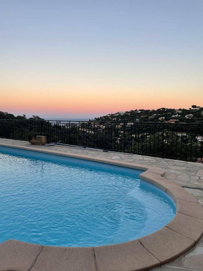 Villa pour 8 personnes, avec balcon ainsi que vue et piscine à Cavalaire-sur-Mer - 3