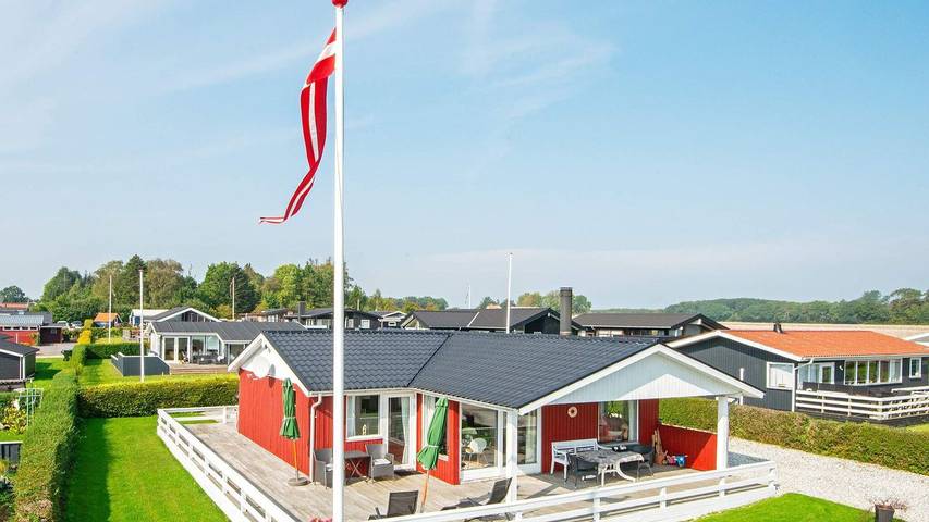 Ferienhaus für 6 Personen, mit Ausblick und Sauna sowie Terrasse und Garten in As Vig