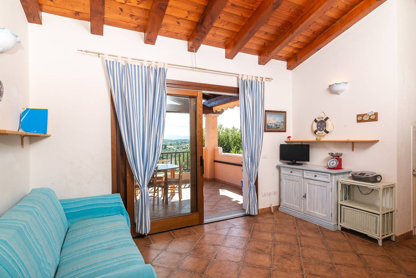 Apartamento entero, Apartamento "Poggio Dei Fiori G6" con vistas al mar y terraza privada in Moriscu, Pittulongu