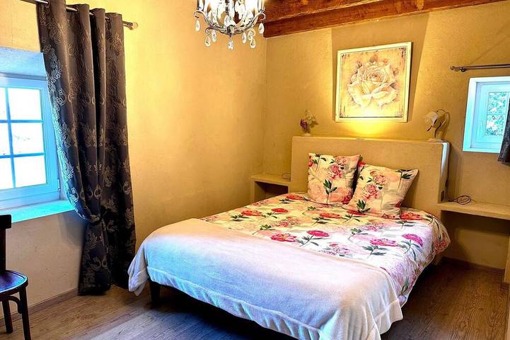 Location de vacances pour 8 personnes, avec jardin ainsi que balcon et piscine à Charmes-sur-Rhône - 2