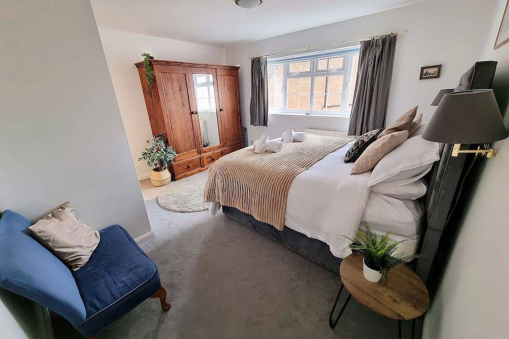 3 Leycester Court, pet friendly, with a garden in Warwick in Warwick, Warwickshire