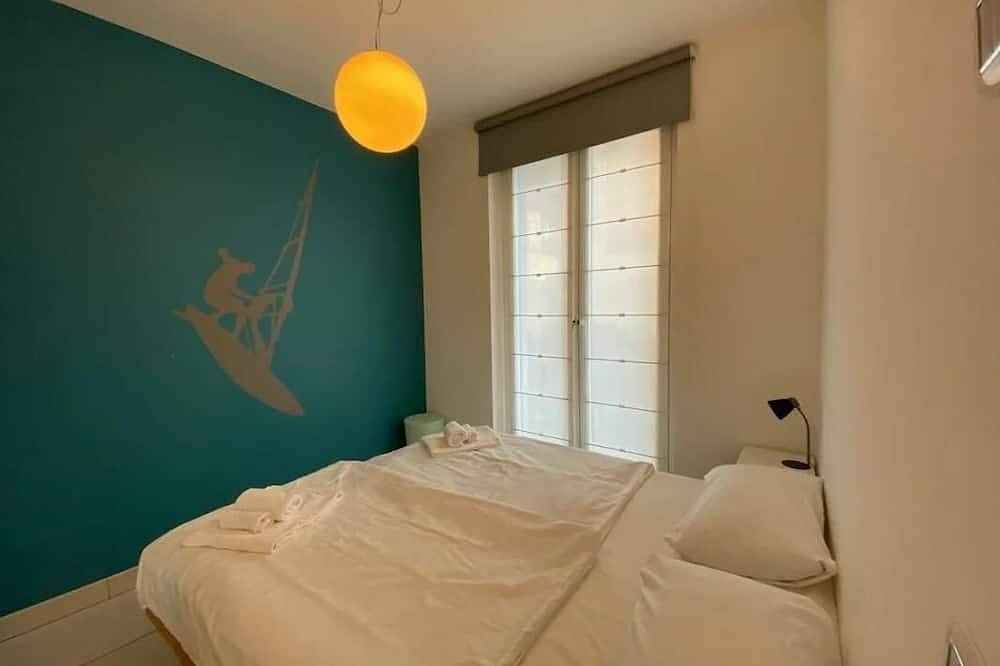 Ganze Wohnung, Italian Lakes modern apartment, pool, jacuzzi, walk to restaurants in Maccagno, Maccagno con Pino e Veddasca