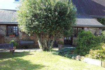 Gîte pour 2 personnes, avec jardin ainsi que piscine et terrasse à Camors