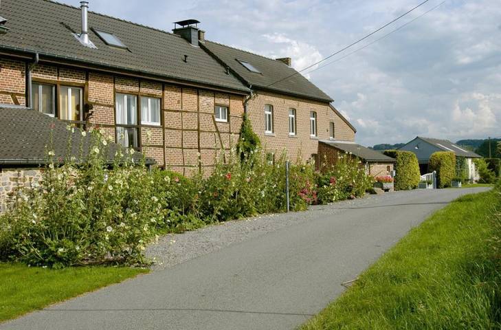 Gîte pour 6 personnes, avec vue ainsi que jardin et piscine, animaux acceptés à Plombières - 3
