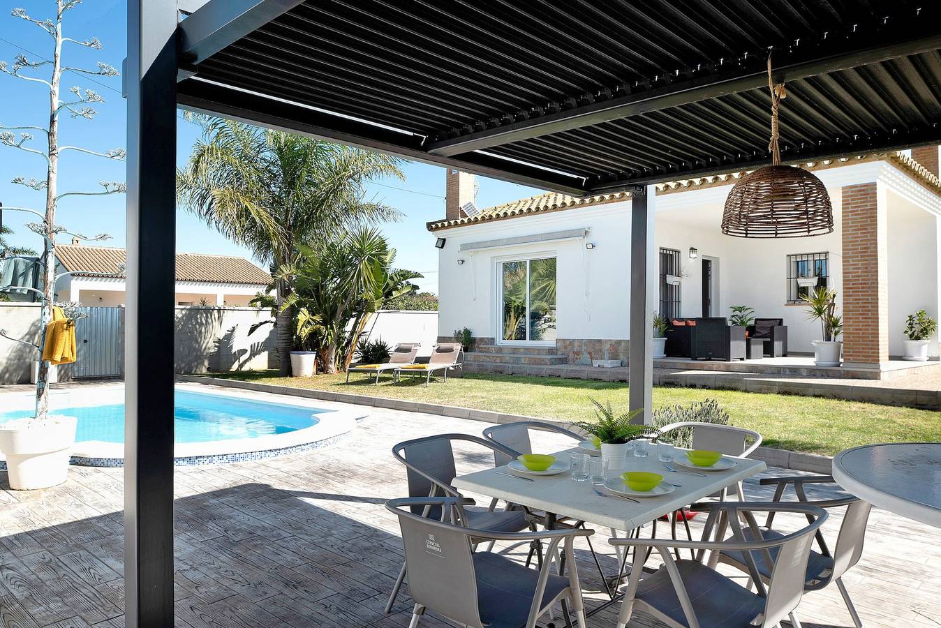 Villa Álvaro con piscina privada y terraza en Conil de la Frontera in Barrio Nuevo, Conil de la Frontera
