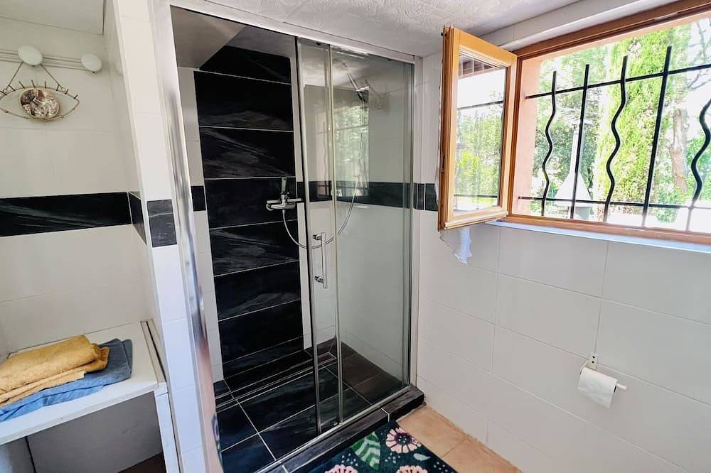 Entire apartment, Appartement Independant in Mouans-Sartoux, Cannes region