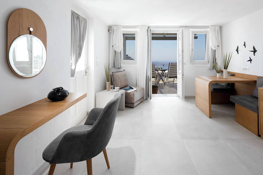 Two-Bedroom Caldera View in Santorin