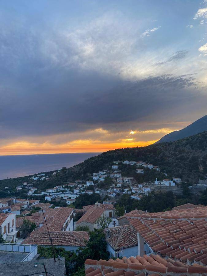 Chambre d’hôte pour 2 personnes, avec jardin ainsi que terrasse et vue dans Dhërmi - 3