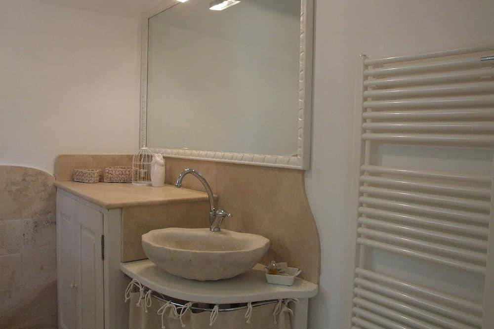 Entire apartment, Beautiful apartment for 4 guests with Wifi, A/C, Tv, patio and panoramic view in Cavallino Matto, Marina di Castagneto Carducci