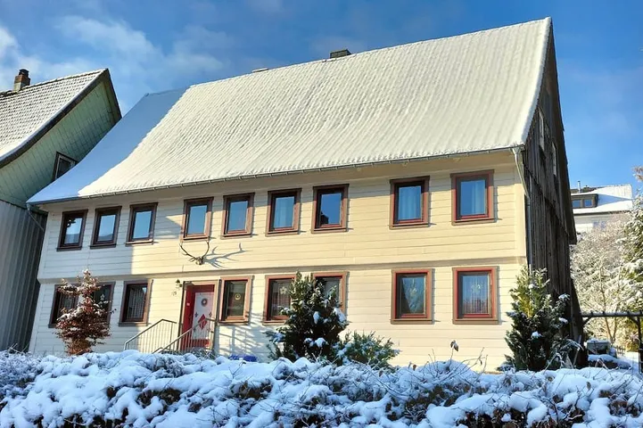 Gemütliches denkmalgeschützes Harzhaus mit Sauna - für Gruppen bis 14 Personen in Altenau, Harzvorland