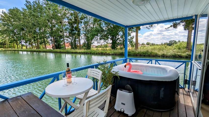Bateau pour 6 personnes, avec balcon et jacuzzi, adapté aux familles en Bourgogne-Franche-Comté - 2
