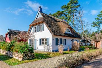 Ferienhaus für 8 Personen, mit Garten und Terrasse sowie Sauna in Glowe