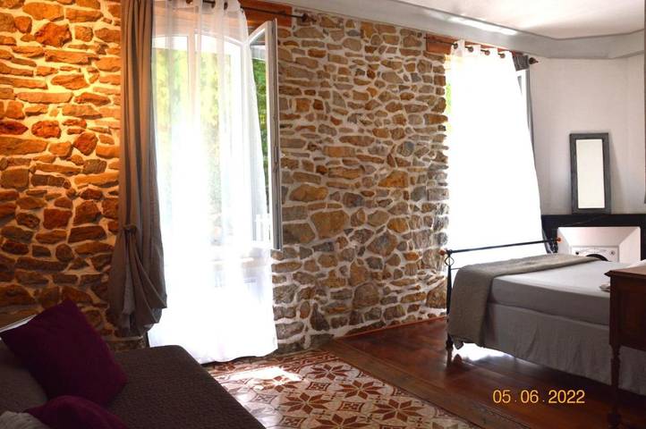 Location de vacances pour 4 personnes, avec vue ainsi que jardin et piscine à Molières-sur-Cèze - 2
