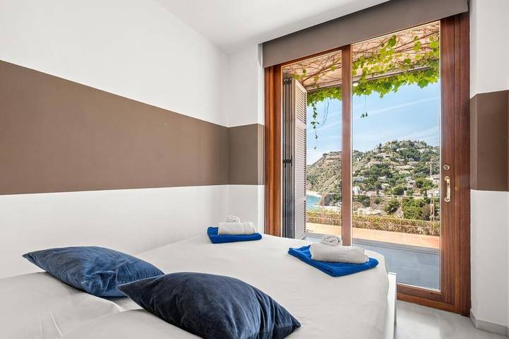 Villa moderna con piscina privada climatizada in La Veintiuna (dog beach) (Almuñecar), Almuñecar
