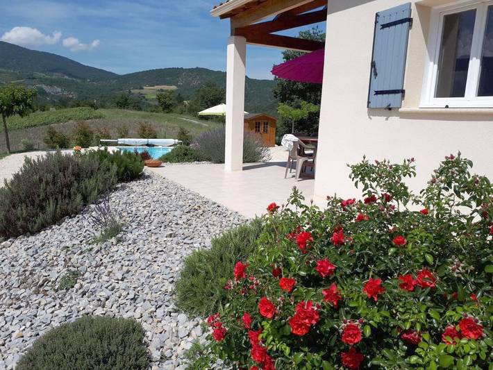 Location de vacances pour 6 personnes, avec jardin ainsi que vue et piscine à Sainte-Jalle - 4