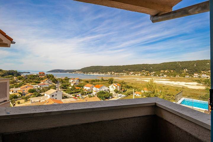 Ferienwohnung für 4 Personen, mit Balkon/Terrasse und Pool in Supetarska Draga