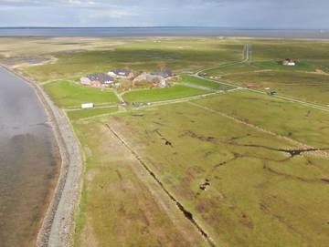 Ferienwohnung für 3 Personen, mit Terrasse und Seeblick sowie Garten, mit Haustier auf den Halligen
