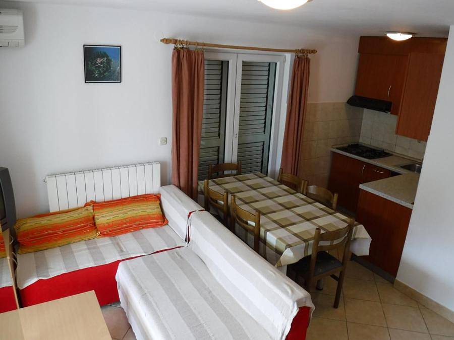 Triple Room with Shared Bathroom in Biograd na Moru, Zadar