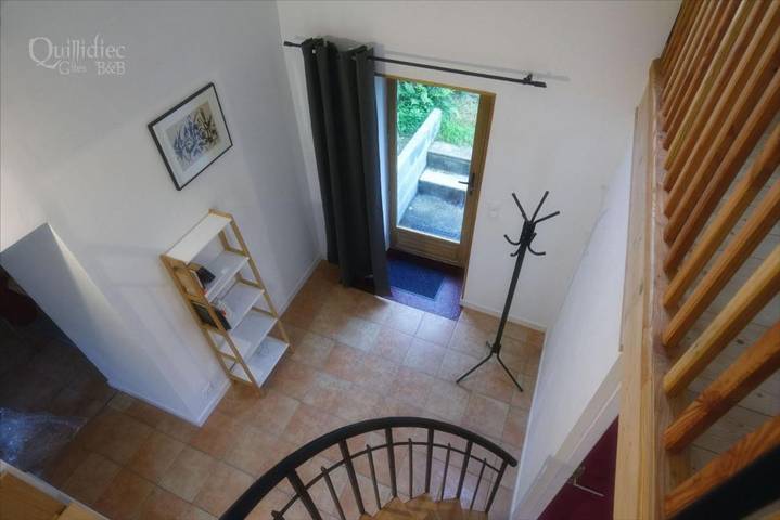 Location de vacances pour 3 personnes, avec vue ainsi que jardin et terrasse à Commana - 2