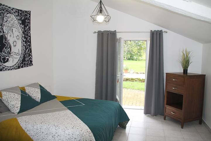 Location de vacances pour 6 personnes, avec jacuzzi et jardin à Thénac - 4