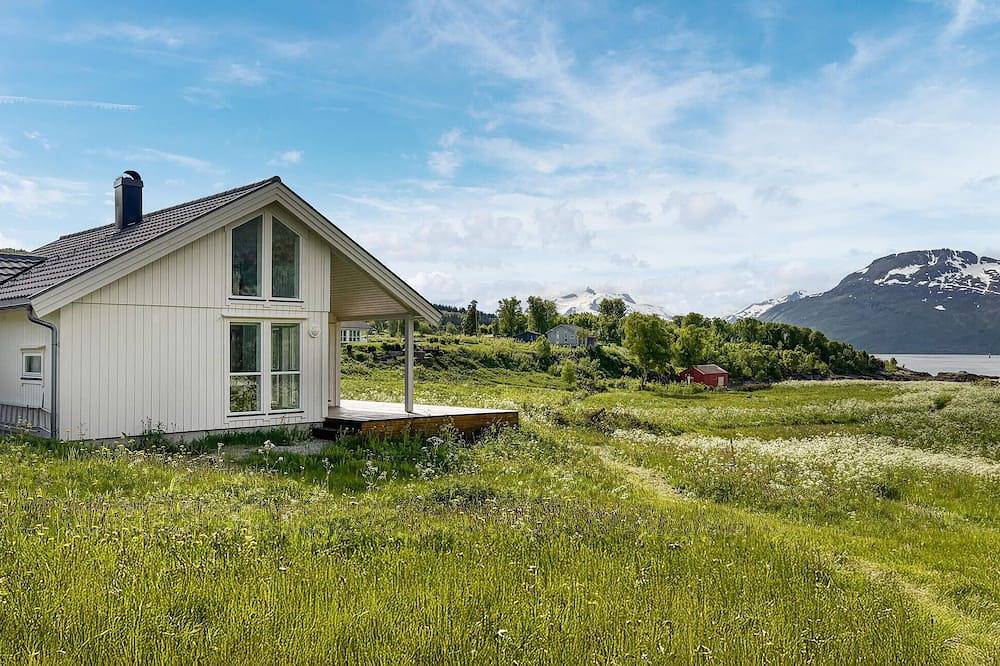 Schönes Haus mit 3 Schlafzimmern in Hol in Vestfjorden