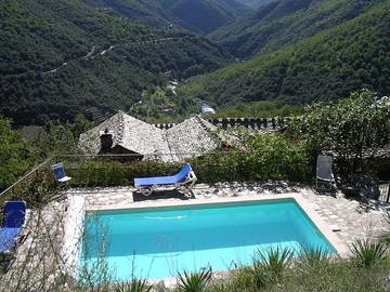 Gîte pour 6 personnes, avec jardin ainsi que balcon et piscine à Pied-de-Borne