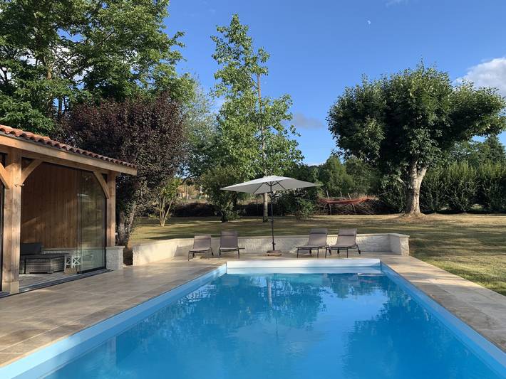 Location de vacances pour 8 personnes, avec Jacuzzi ainsi que Jardin et Piscine à Alles-sur-Dordogne