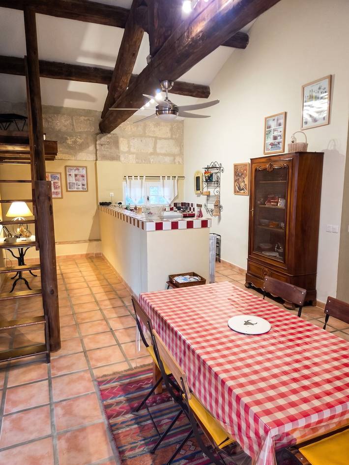 Ganze Wohnung, Geräumige Wohnung in Arles mit gemeinschaftlichem Pool und Garten in Albaron, Arles