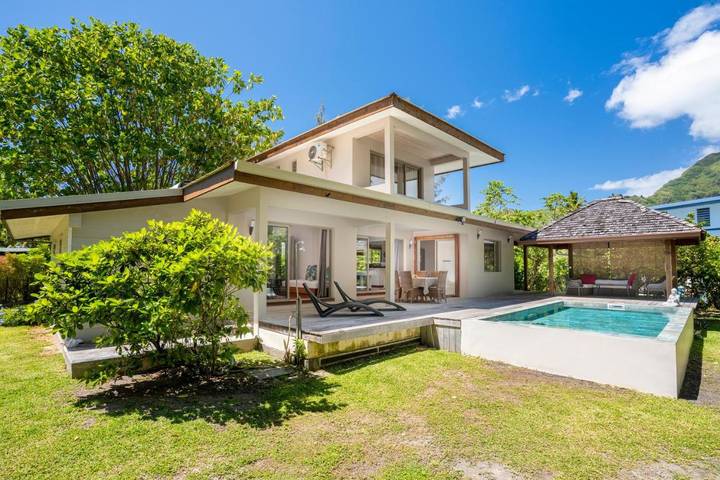 Maison de vacances pour 5 personnes, avec vue sur le lac et jardin ainsi que vue et piscine dans Polynésie française