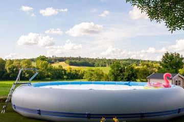 Location de vacances pour 12 personnes, avec jardin et jacuzzi à Poullignac