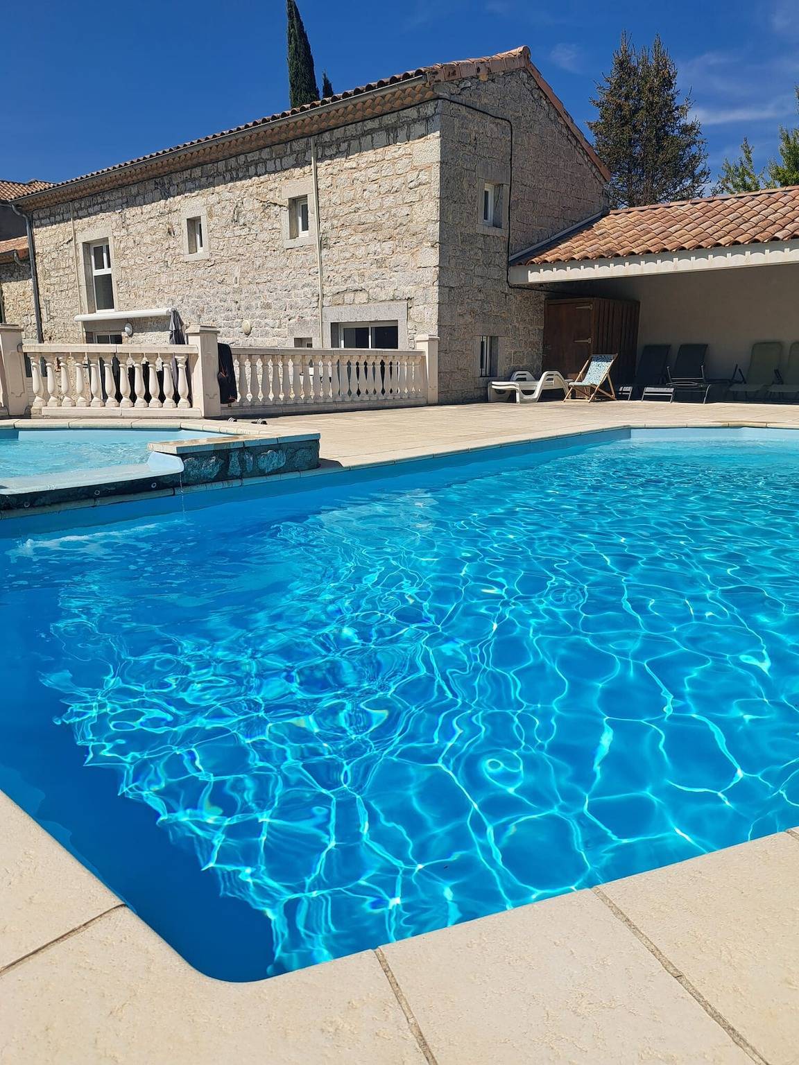 "Gîte Ferrari" 4/6 persone nel centro di Ruoms con piscina, terrazza privata e aria condizionata
