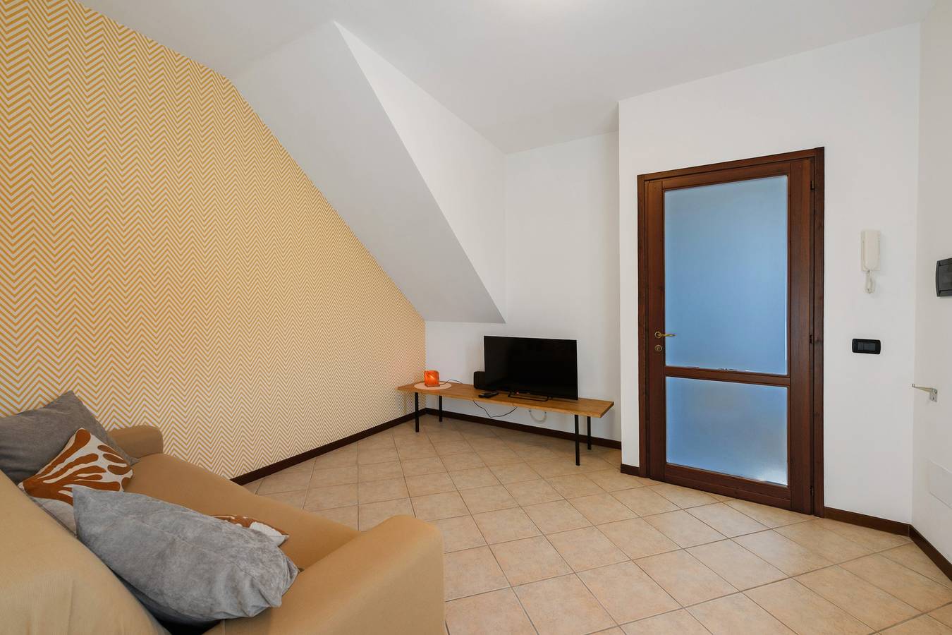 Ganze Wohnung, Apartment 'Nina' mit Wlan und Klimaanlage in Polpenazze del Garda, Gardasee-Berge