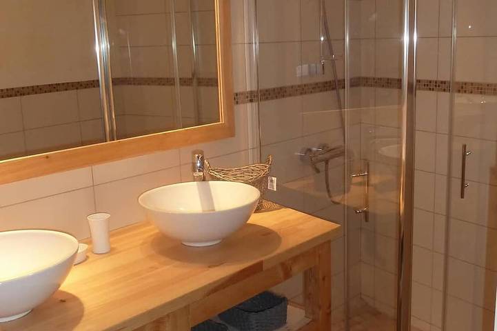 Entire apartment, My little cottage: cottage 4-6 people 200m from the ski slopes in Valmeinier, Saint-Jean-de-Maurienne region