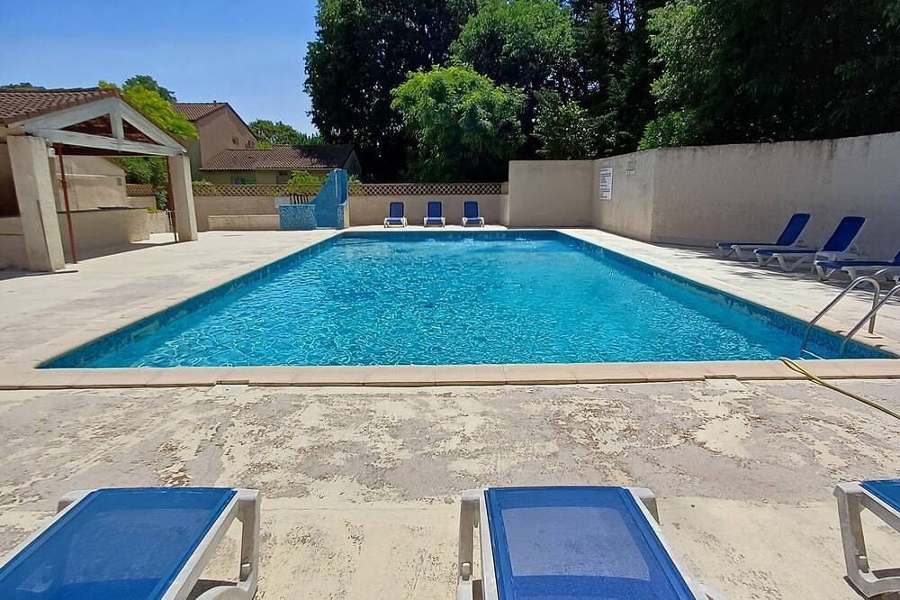 Entire apartment, Studio 10M2, Terrace 18M2, Swimming pool and Parking + pet welcome in Quissac, Le Vigan region