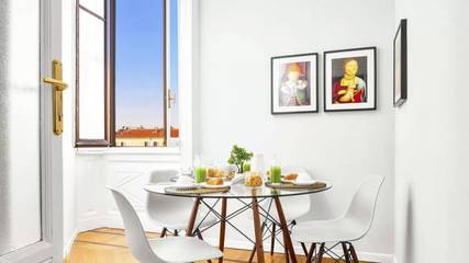Vacation Rental for 8 Guests in Milan, Milan Province, Picture 3